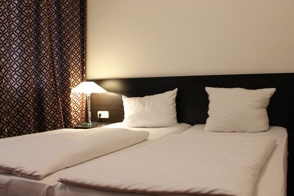 Aariana Hotel Жак Офенбах Екстериор снимка