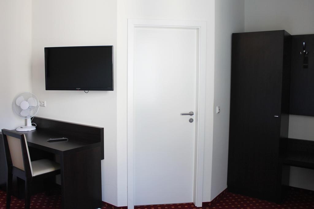 Aariana Hotel Жак Офенбах Екстериор снимка